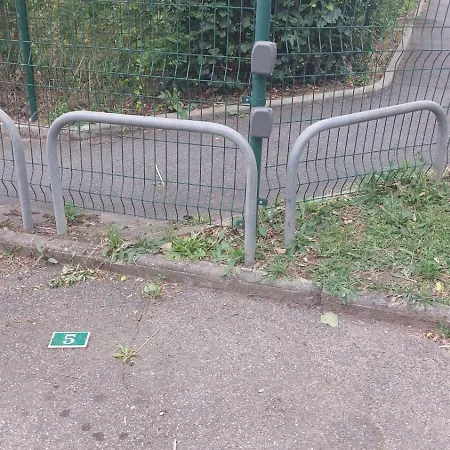 Chazy Pres De La Cite De L'espace Διαμέρισμα *